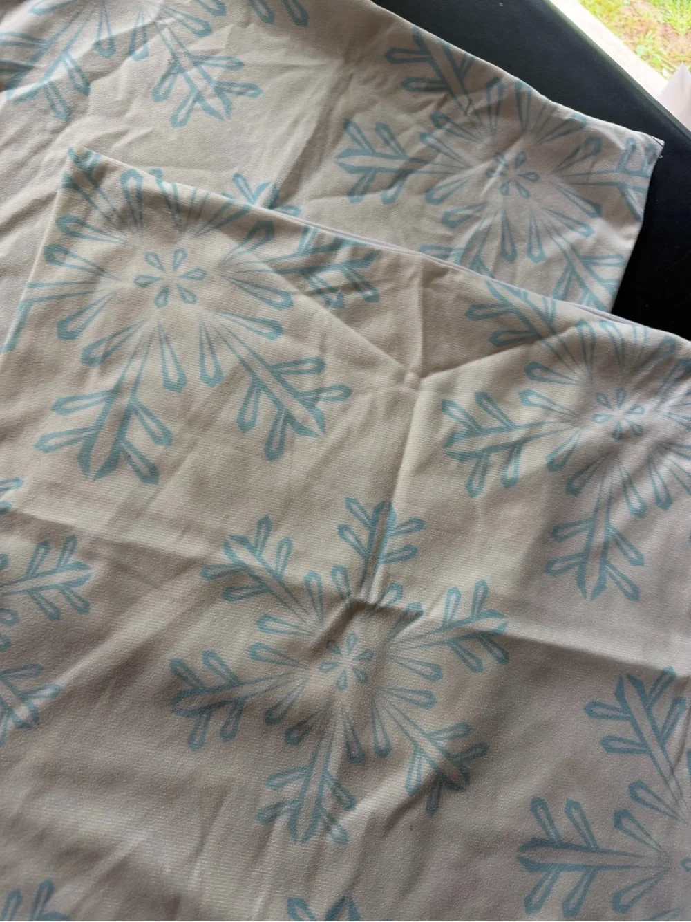 (Sale $5) 4pc blue & white Snowflake Print Pillow covers